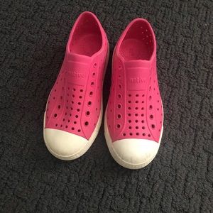 SOLD 🎉 Pink Hollywood Jefferson J1 Native Shoes